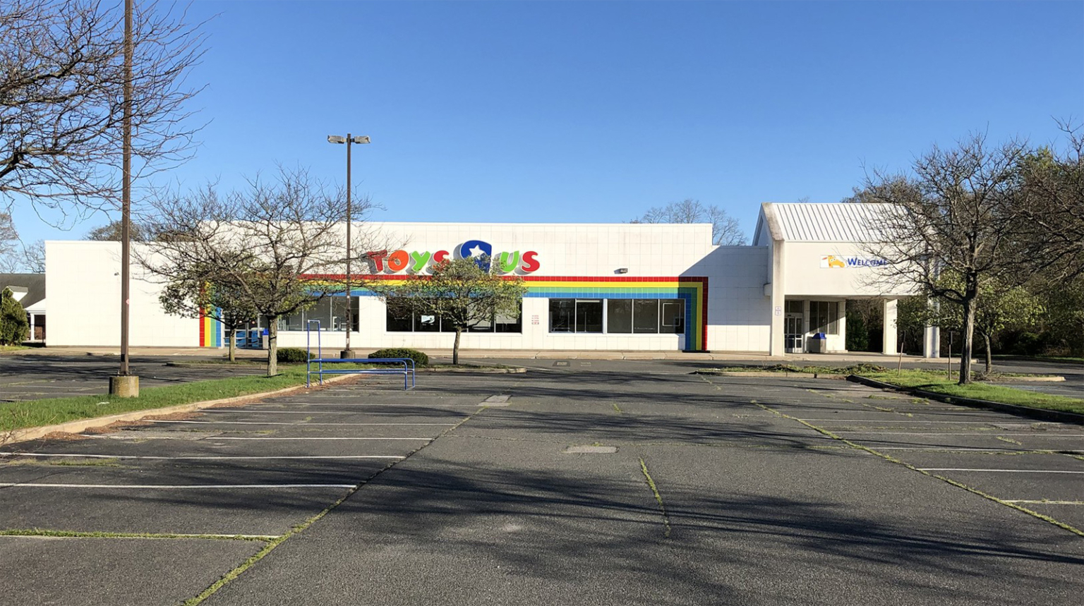 Lidl leases former Toys ‘R’ Us store in Riverhead • The Long Island Times