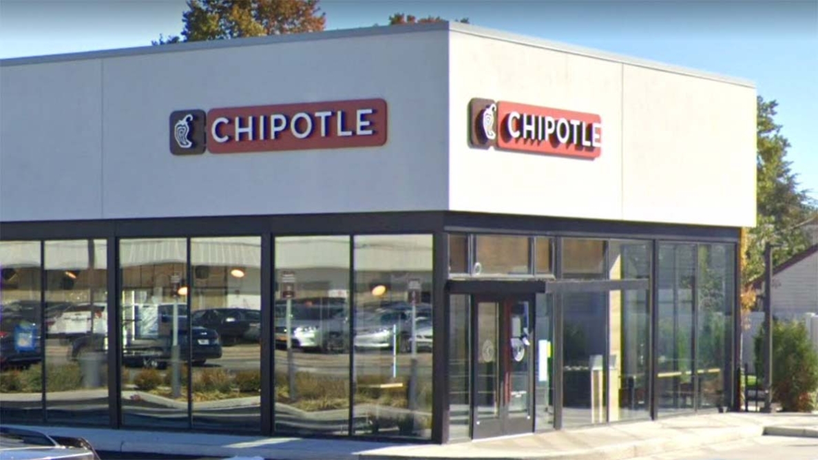New Deer Park Chipotle features Chipotlane drivethru • The Long Island