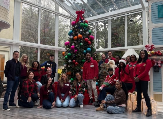 Macy’s team members deck the halls for Ronald McDonald House in New Hyde Park Macys Rmh Christmas