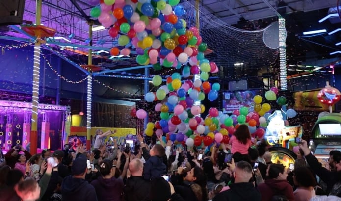 Urban Air Lake Grove hosts New Year’s celebration with balloon drop for kids Urban Air Nye